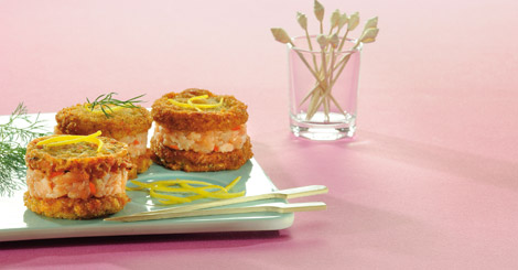 Croque marin Tartare de saumon aux algues entre deux palets de surimi